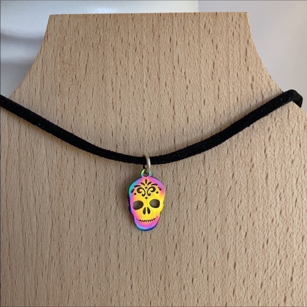 Choker Necklace With Skull Reversible Charm - Picture 7 of 7